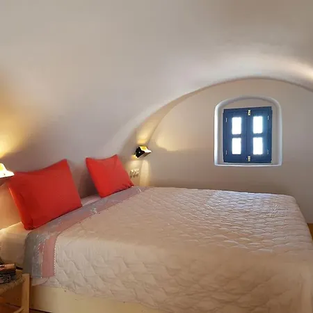 Life Mansion In Oia
