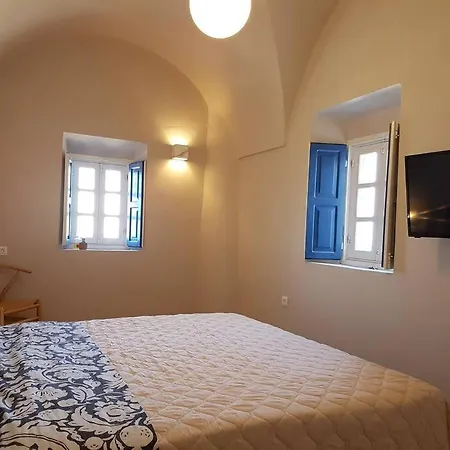 Life Mansion In * Oia (Santorini)